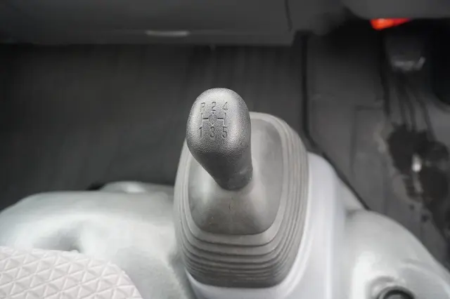 いすゞ エルフ TRG-NLR85AN(2WD)の写真29