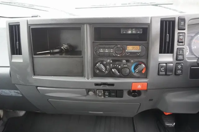 いすゞ エルフ TRG-NLR85AN(2WD)の写真30