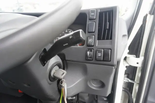 いすゞ エルフ TRG-NLR85AN(2WD)の写真33