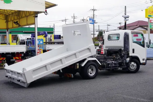 いすゞ エルフ TKG-NPR85YN(2WD)の写真9