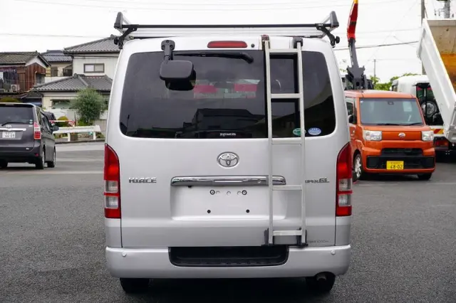 トヨタ ハイエースバン CBF-TRH200V(2WD)の写真4