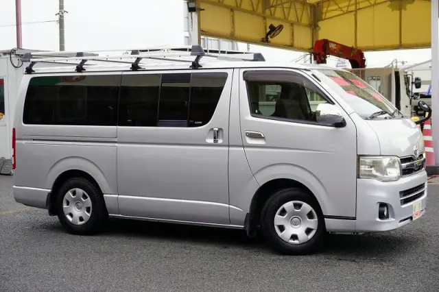 トヨタ ハイエースバン CBF-TRH200V(2WD)の写真6
