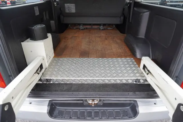 トヨタ ハイエースバン CBF-TRH200V(2WD)の写真16