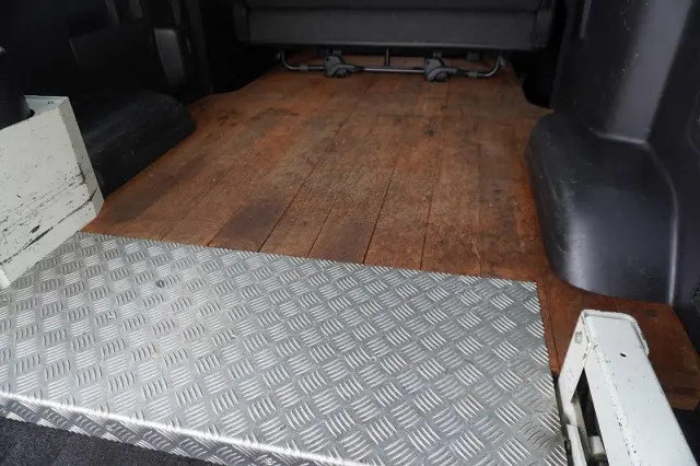 トヨタ ハイエースバン CBF-TRH200V(2WD)の写真18