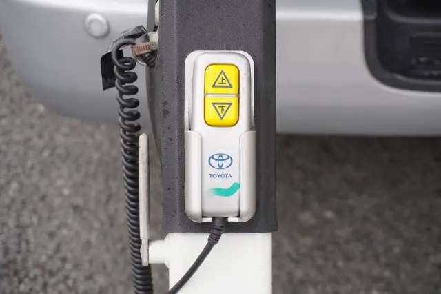 トヨタ ハイエースバン CBF-TRH200V(2WD)の写真20