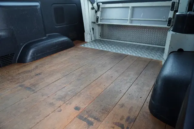 トヨタ ハイエースバン CBF-TRH200V(2WD)の写真25