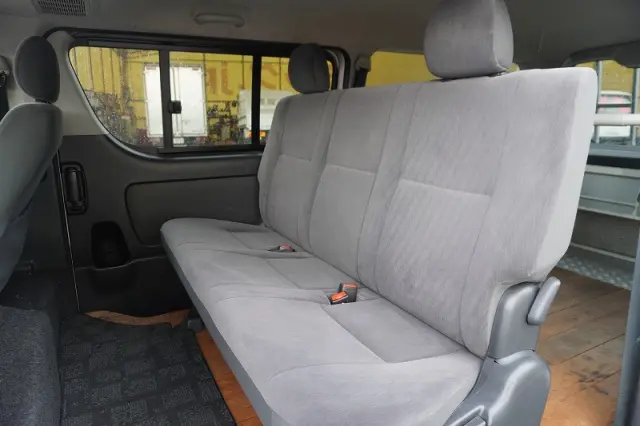 トヨタ ハイエースバン CBF-TRH200V(2WD)の写真26