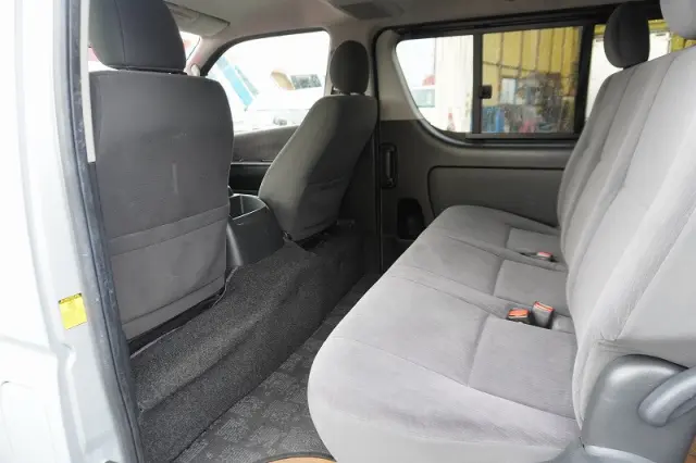 トヨタ ハイエースバン CBF-TRH200V(2WD)の写真27