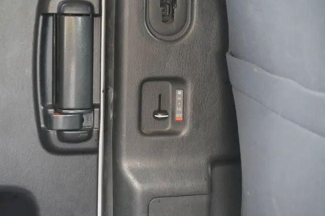 トヨタ ハイエースバン CBF-TRH200V(2WD)の写真32