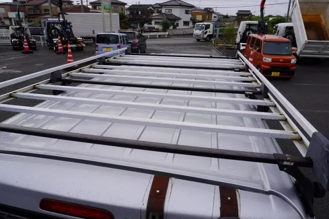 トヨタ ハイエースバン CBF-TRH200V(2WD)の写真33