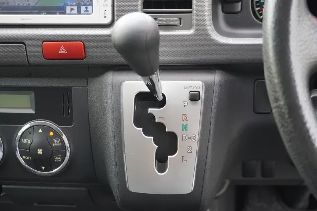 トヨタ ハイエースバン CBF-TRH200V(2WD)の写真35