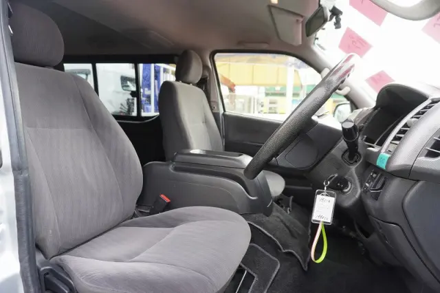 トヨタ ハイエースバン CBF-TRH200V(2WD)の写真41