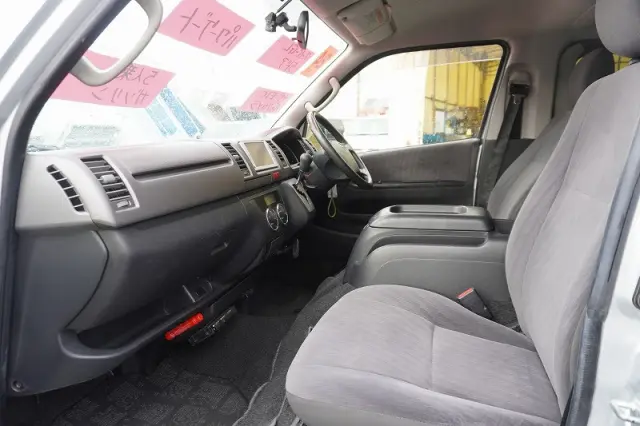 トヨタ ハイエースバン CBF-TRH200V(2WD)の写真43