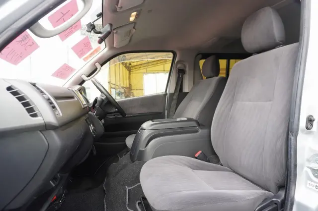 トヨタ ハイエースバン CBF-TRH200V(2WD)の写真44