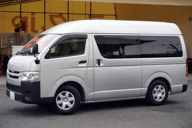 トヨタ ハイエースバン CBF-TRH200K(2WD)の写真1