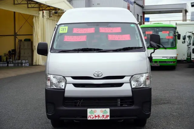 トヨタ ハイエースバン CBF-TRH200K(2WD)の写真2