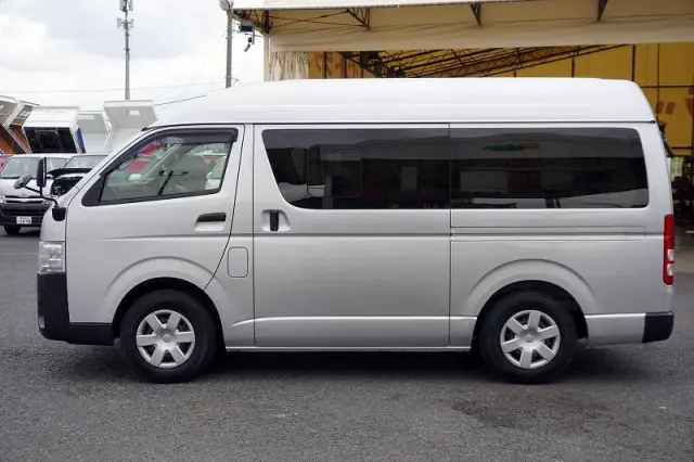 トヨタ ハイエースバン CBF-TRH200K(2WD)の写真3