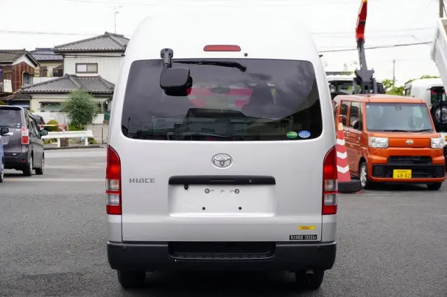 トヨタ ハイエースバン CBF-TRH200K(2WD)の写真4