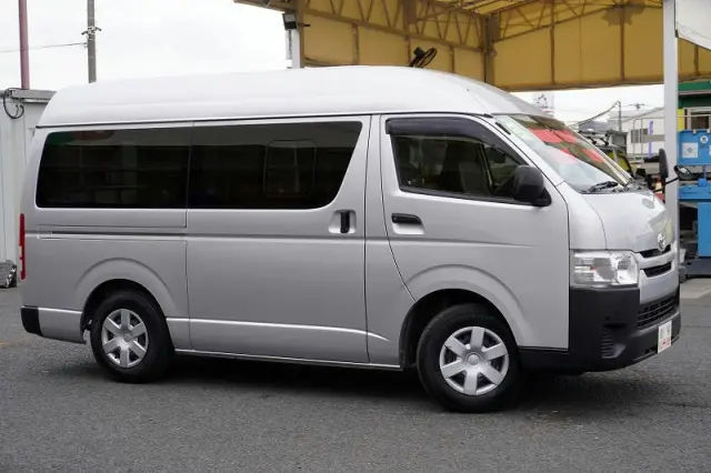 トヨタ ハイエースバン CBF-TRH200K(2WD)の写真6