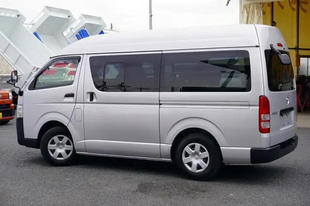 トヨタ ハイエースバン CBF-TRH200K(2WD)の写真7