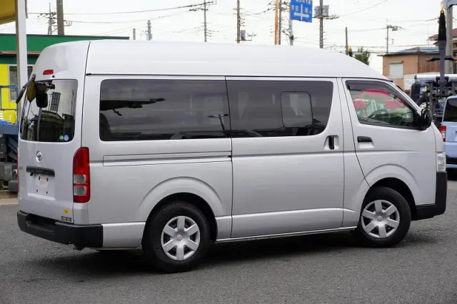 トヨタ ハイエースバン CBF-TRH200K(2WD)の写真8
