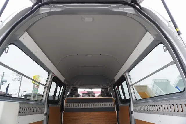 トヨタ ハイエースバン CBF-TRH200K(2WD)の写真17