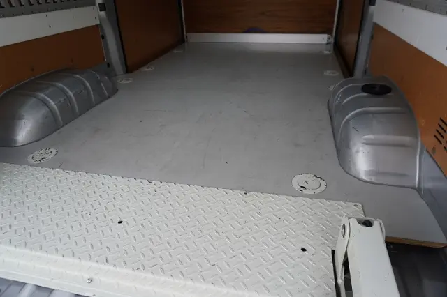 トヨタ ハイエースバン CBF-TRH200K(2WD)の写真18