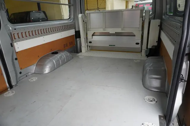 トヨタ ハイエースバン CBF-TRH200K(2WD)の写真25