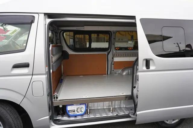 トヨタ ハイエースバン CBF-TRH200K(2WD)の写真27
