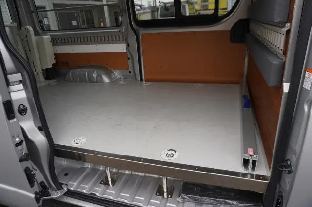 トヨタ ハイエースバン CBF-TRH200K(2WD)の写真28