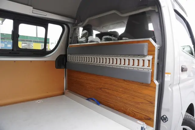 トヨタ ハイエースバン CBF-TRH200K(2WD)の写真29