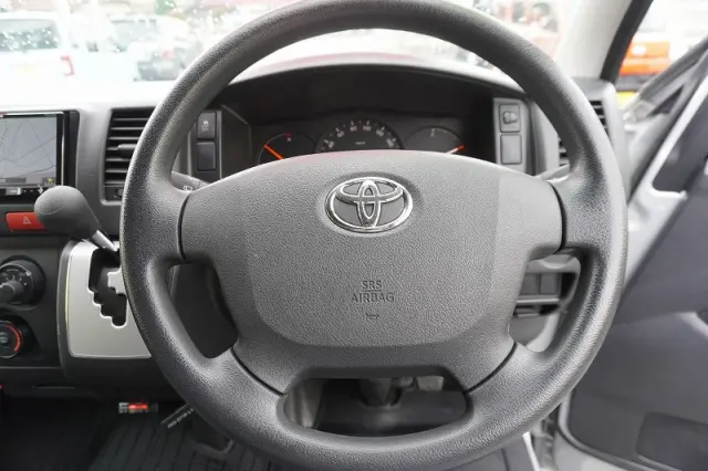 トヨタ ハイエースバン CBF-TRH200K(2WD)の写真30