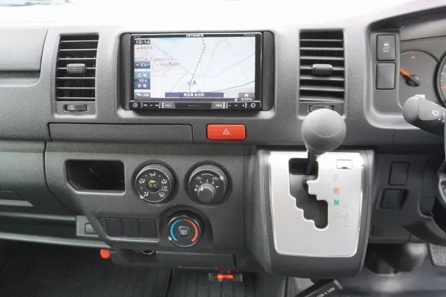 トヨタ ハイエースバン CBF-TRH200K(2WD)の写真32