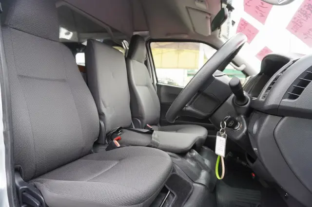 トヨタ ハイエースバン CBF-TRH200K(2WD)の写真37