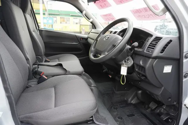 トヨタ ハイエースバン CBF-TRH200K(2WD)の写真38
