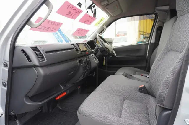 トヨタ ハイエースバン CBF-TRH200K(2WD)の写真39