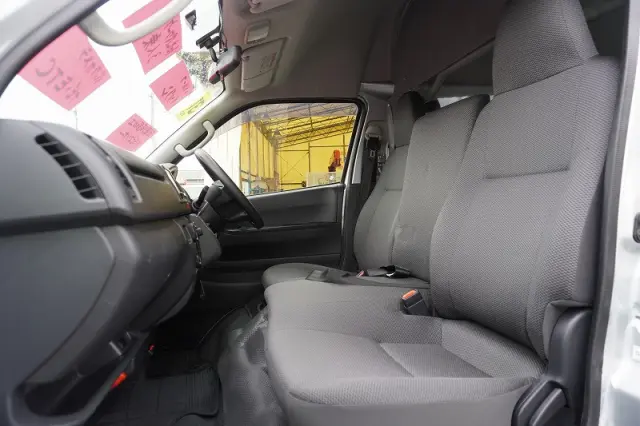 トヨタ ハイエースバン CBF-TRH200K(2WD)の写真40