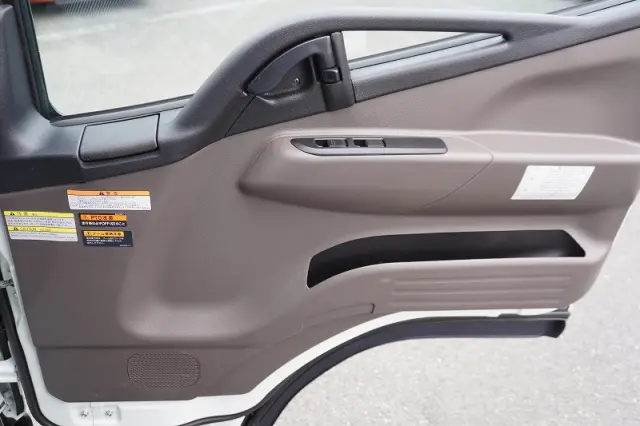 三菱 キャンター 2PG-FEB80(2WD)の写真36