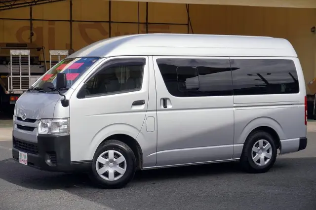 トヨタ ハイエースバン CBF-TRH200K(2WD)の写真1