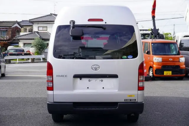 トヨタ ハイエースバン CBF-TRH200K(2WD)の写真4