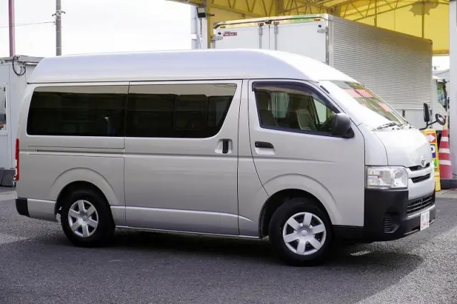 トヨタ ハイエースバン CBF-TRH200K(2WD)の写真6