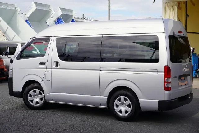 トヨタ ハイエースバン CBF-TRH200K(2WD)の写真7