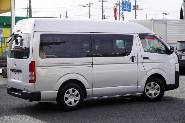 トヨタ ハイエースバン CBF-TRH200K(2WD)の写真8
