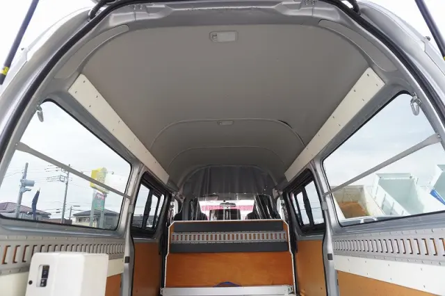 トヨタ ハイエースバン CBF-TRH200K(2WD)の写真17