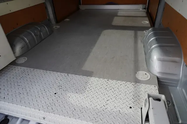 トヨタ ハイエースバン CBF-TRH200K(2WD)の写真18