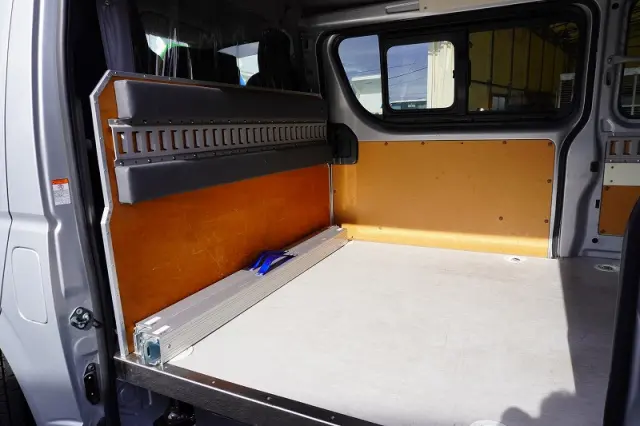 トヨタ ハイエースバン CBF-TRH200K(2WD)の写真27