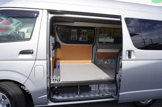 トヨタ ハイエースバン CBF-TRH200K(2WD)の写真28