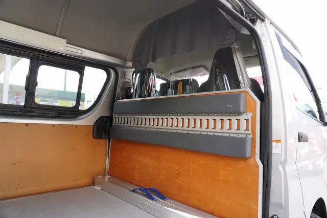 トヨタ ハイエースバン CBF-TRH200K(2WD)の写真30