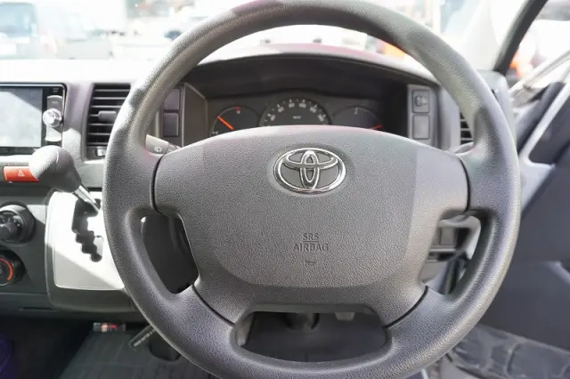 トヨタ ハイエースバン CBF-TRH200K(2WD)の写真31