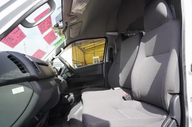 トヨタ ハイエースバン CBF-TRH200K(2WD)の写真41